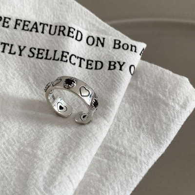 Сердце с чёрной пустотой